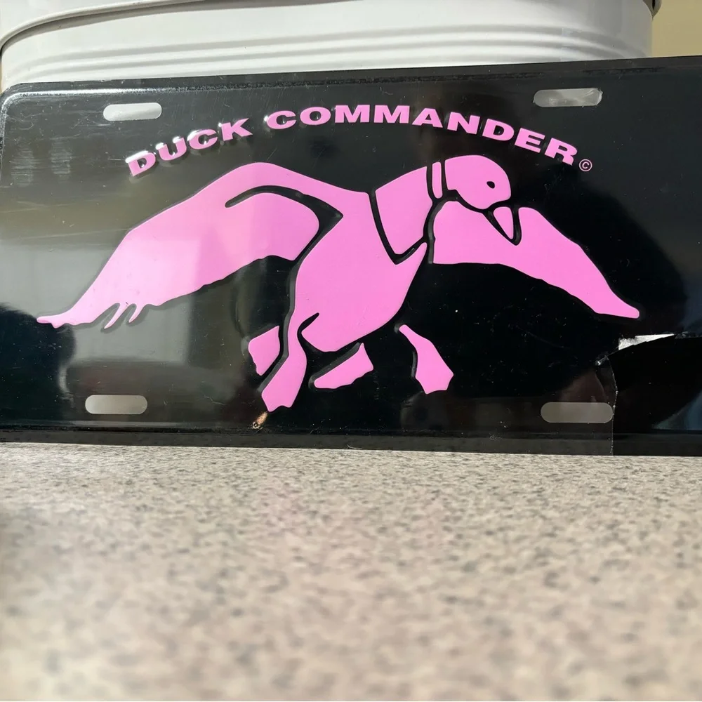 Duck Commander pink license plate - Picture 2 of 2